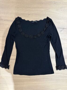 Black Floral Trim 3/4 Sleeve form fitting stretchy Top